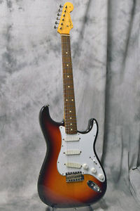 Fender Japan ST62-138 3-Tone Sunburst Used  w/ Hard case