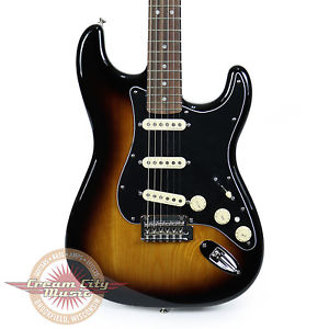 Brand New Fender Deluxe Stratocaster Rosewood Fingerboard 2 Color Sunburst Demo