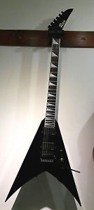 Ran Custom Invader / Flying V (Jackson) active EMG inc hard case RARE