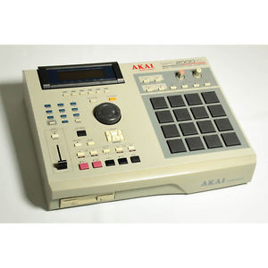 AKAI MPC 2000xl Drum Machine 8 O