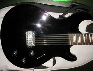 Line 6 Variax 700 Guitar - Black w/ Gig Bag & Accessories