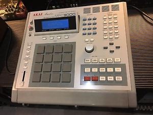 AKAI MPC 3000 32 meg drum sampler /PADS/ v 3.11 Floppy  ,CLEAN //ARMENS//