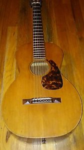 1920's or 30's Parlor Guitar solid ready to play