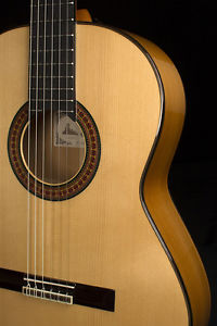 Paco Castillo 215f flamenco guitar
