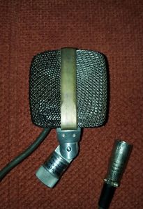 AKG D12