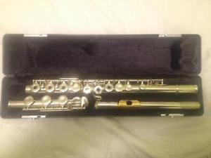 Yamaha YFL-471 Sterling Silver 925 Flute with French Style Case