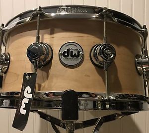 Dw 6.5x14 solid shell snare natural maple w/chrome hw