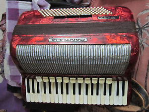 ACCORDION CANTULIA BIOCTAVA  RED COLOR  USED GOOD PARTS IN SIDE