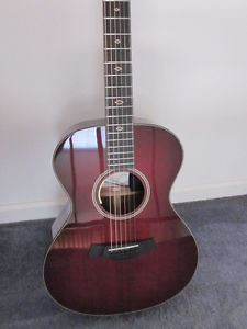 Taylor M522 Acoustic Guitar href