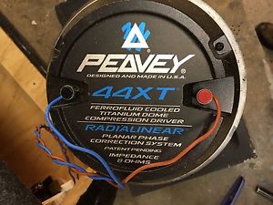 PAIR PEAVEY 44XT HIGH FREQUENCY DRIVER WITH HORN IN ENCLOSURE WITH CROSSOVER
