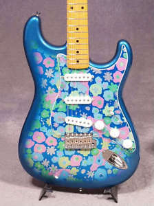 Guitare FENDER Stratocaster 50 ème Anniversaire Flower Power Blue