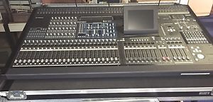 Yamaha PM5D console incl. 2x PW800W PSU, 4x Converter + Preamps in Flightcase