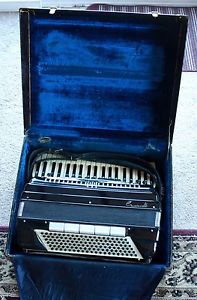 Accordeon Crucianelli Made in Italy Button accordion w/Case electric pickup