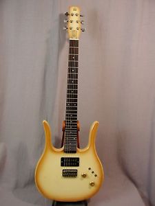Vintage Hondo Longhorn Electric Guitar w. OHSC, VGC