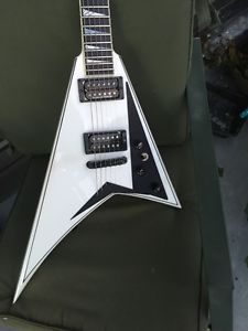 Jackson USA RR1T in Snow White with Black pinstripes