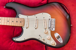 Left Handed Fender American Deluxe Stratocaster 2011 + ABS Case