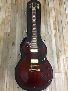 Gibson Les Paul 2013 Limited Gold. Edition Wine Red inc Hard Case. VGC