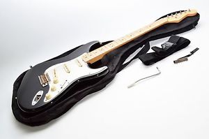00 Fender Japan Stratocaster Guitars R serial w/soft case RefNo 78273