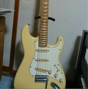 Used! Fender Japan Yngwie Malmsteen Scallop Stratocaster Made in Japan E Serial