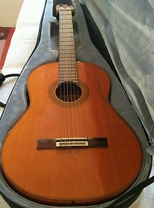Valeranio Bernal (Cadiz) flamenco guitar; "ańo 2000" with light hard case; Cedar