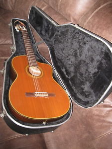 TAKAMINE CD132SC ACOUSTIC ELECTRIC GUITAR WITH TKL HARD CASE