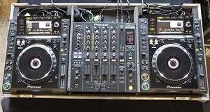 Pioneer CDJ 2000s & DJM 800