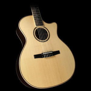 Taylor 814ce-N Grand Auditorium Nylon-String Acoustic/Electric Guitar Natural