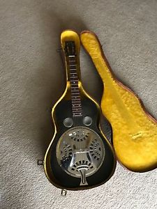 DOBRO 1931/32 Wood Round Neck