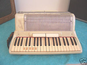 Scandalli 120 bass Accordion Creme pearl color accordian Good Cond. 17