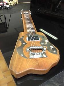 LAP STEEL GUITAR - LEGNO E METALLO - COSTRUITA A MANO