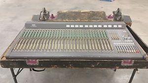 Yamaha MC3210M Mixing Monitor Console with Case