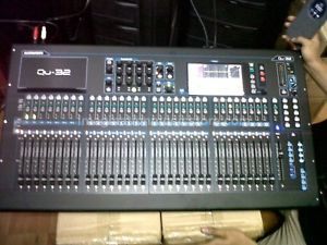 Allen & Heath QU-32 Mixer in Original packaging