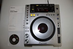 2 Pioneer CDJ-850 DJ MP3, USB w/ Software, Case, and headphones
