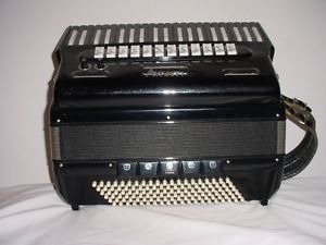 Avanti Accordion with Quint (Fifth) Reed set, L,M,M,Quint, Excellent