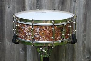 Ludwig 1920s/30s Snare Drum Peacock Pearl (Rainbow Pearl) 5x14