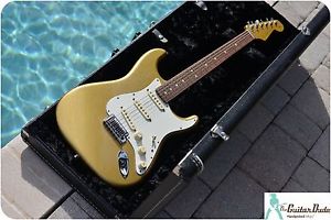 FENDER CUSTOM SHOP - CUSTOM CLASSIC STRATOCASTER AZTEC GOLD w MATCHING HEADSTOCK