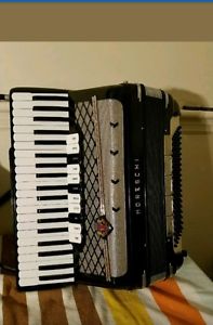 accordion morechi./4/5/double tone chamber gud condition