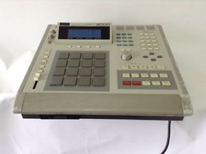 AKAI MPC3000 Rhythm Sequencer 16 Bit Drum Sampler Midi Sequencer