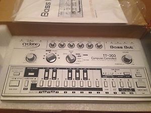 OG Cyclone Analogic Bass-Bot TT303 Bass Line Synthesizer