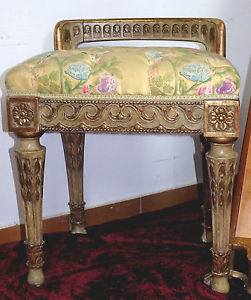 ORIGINALER HARFENSTUHL VERGOLDETE FASSUNG BEZUG AUS BEMALTER SEIDE PARIS UM 1780