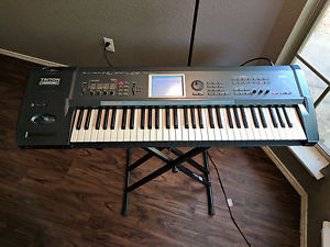 Korg Triton Extreme 61 key keyboard synthesizer excellent-used synth for sale
