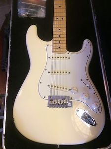 Fender Standard Stratocaster Electric Guitar Ruth Flight Case