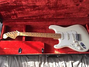 (Left-Handed) 1997 Jimi Hendrix tribute series Fender Stratocaster + case