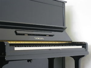 Yamaha U-30A - 131 cm hoch in schwarz  -  von REHA-PIANO-AURICH -
