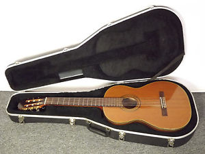 Takamine Japan 132S Solid Top Classical w Hard Case
