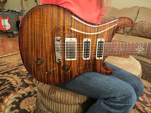 Prs Modern Eagle Limited Ltd. Black Gold One Piece Top Madagascar Rosewood Neck