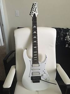 Ibanez UV71PWH Universe