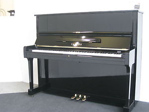 Yamaha U-1 - 121 cm hoch in schwarz  -  von REHA-PIANO-AURICH -