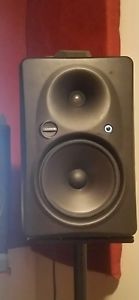 1 Pair of mackie hr824 mk2 priced to sell$$ guaranteed works or your money back