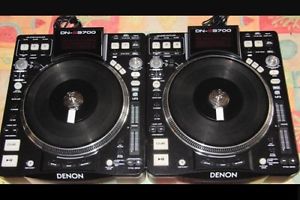 Pair denon 3700 turn tables